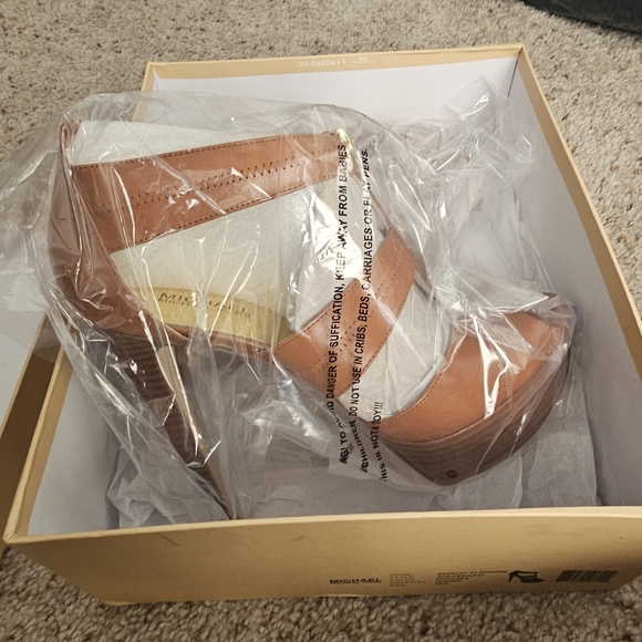 Michael Kors Berkley Platform Brown Platform Heel Sandal - size 10 - Picture 2 of 7